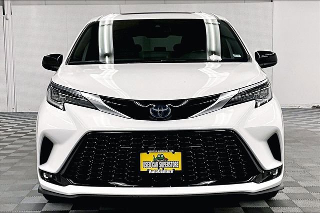 Used 2022 Toyota Sienna XSE image 4