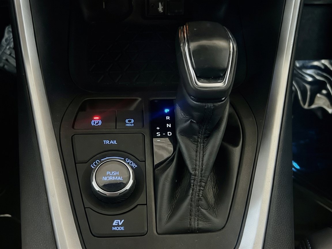 Used 2019 Toyota RAV4 XSE w/ XSE Weather Package AWD/4WD image 12
