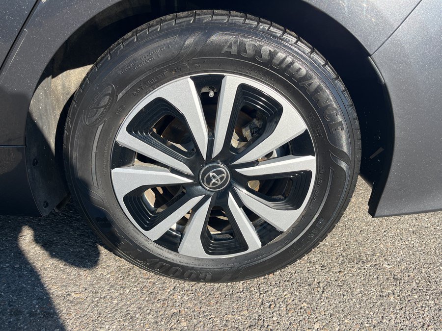 Used 2017 Toyota Prius Prime Plus FWD image 19