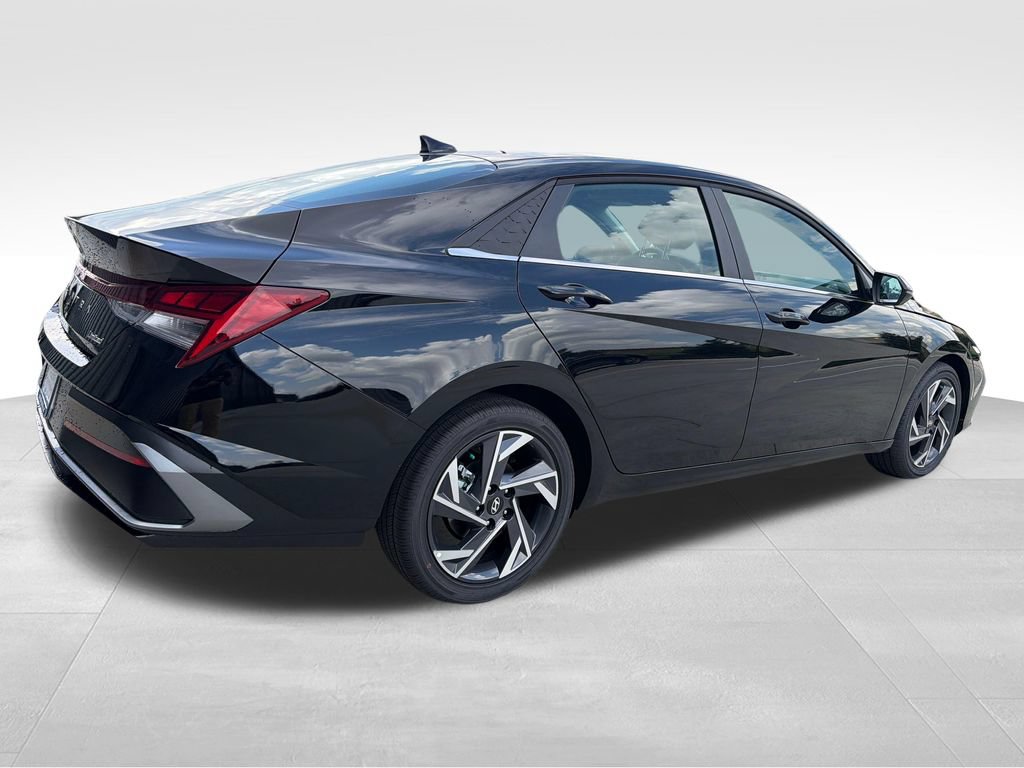 New 2026 Hyundai Elantra Limited FWD image 7