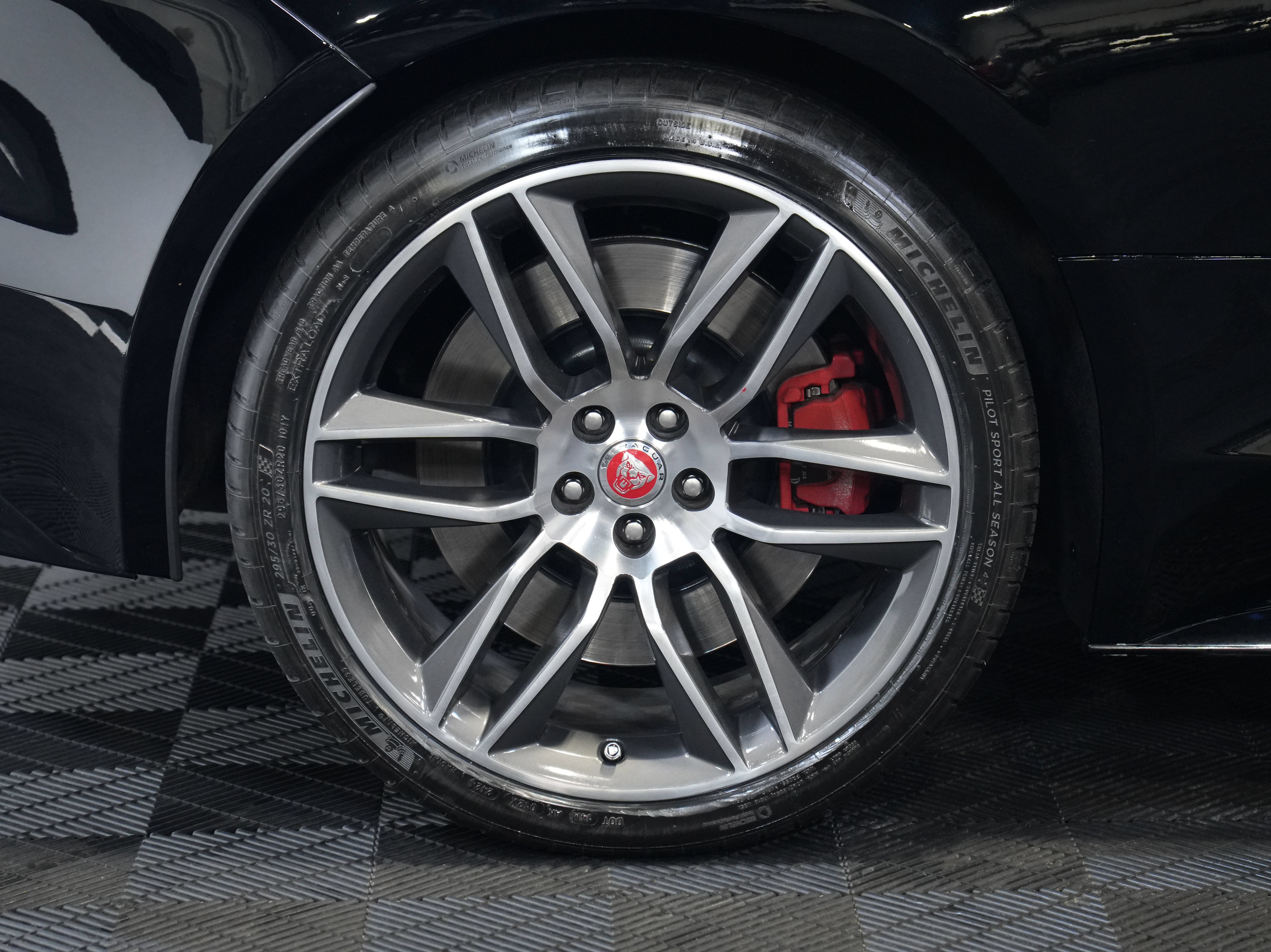 Used 2015 Jaguar F-TYPE R RWD image 46