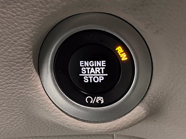 Used 2023 Chrysler Pacifica Limited FWD image 30
