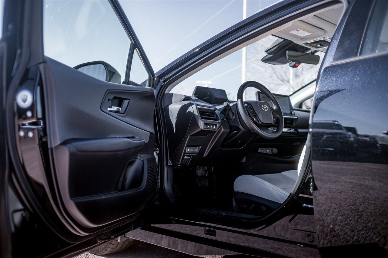 Used 2024 Toyota Prius XLE image 16