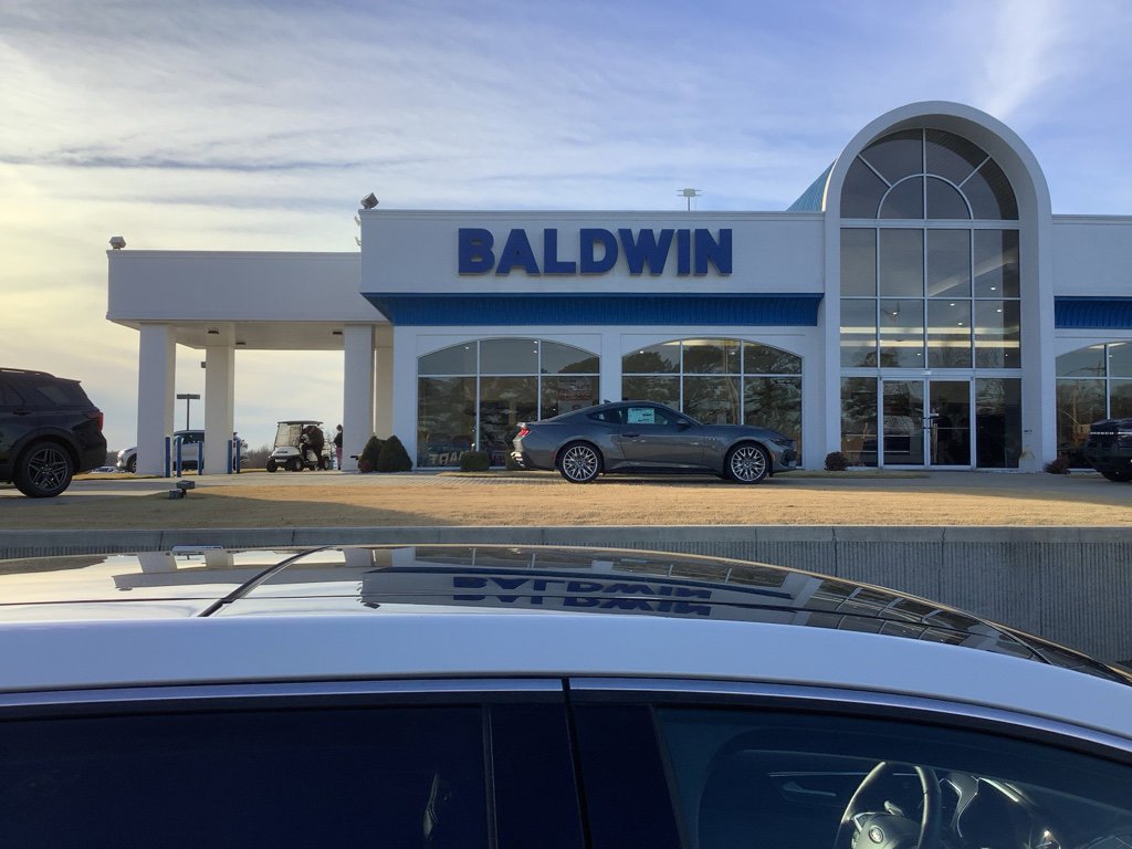 Used 2020 Ford Edge Titanium w/ Equipment Group 301A image 9