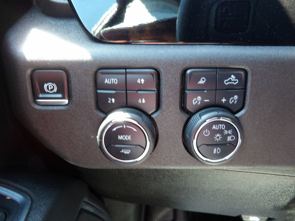 Used 2024 Chevrolet Silverado 3500 LT w/ Convenience Package AWD/4WD image 19