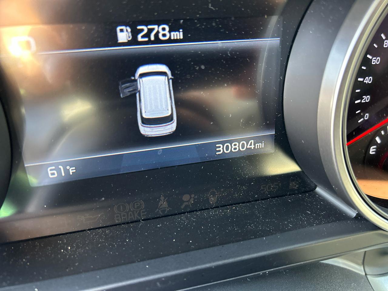 Used 2024 Kia Carnival LX FWD image 21