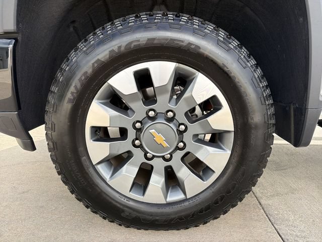 Used 2025 Chevrolet Silverado 2500 Custom w/ Custom Value Package AWD/4WD image 12