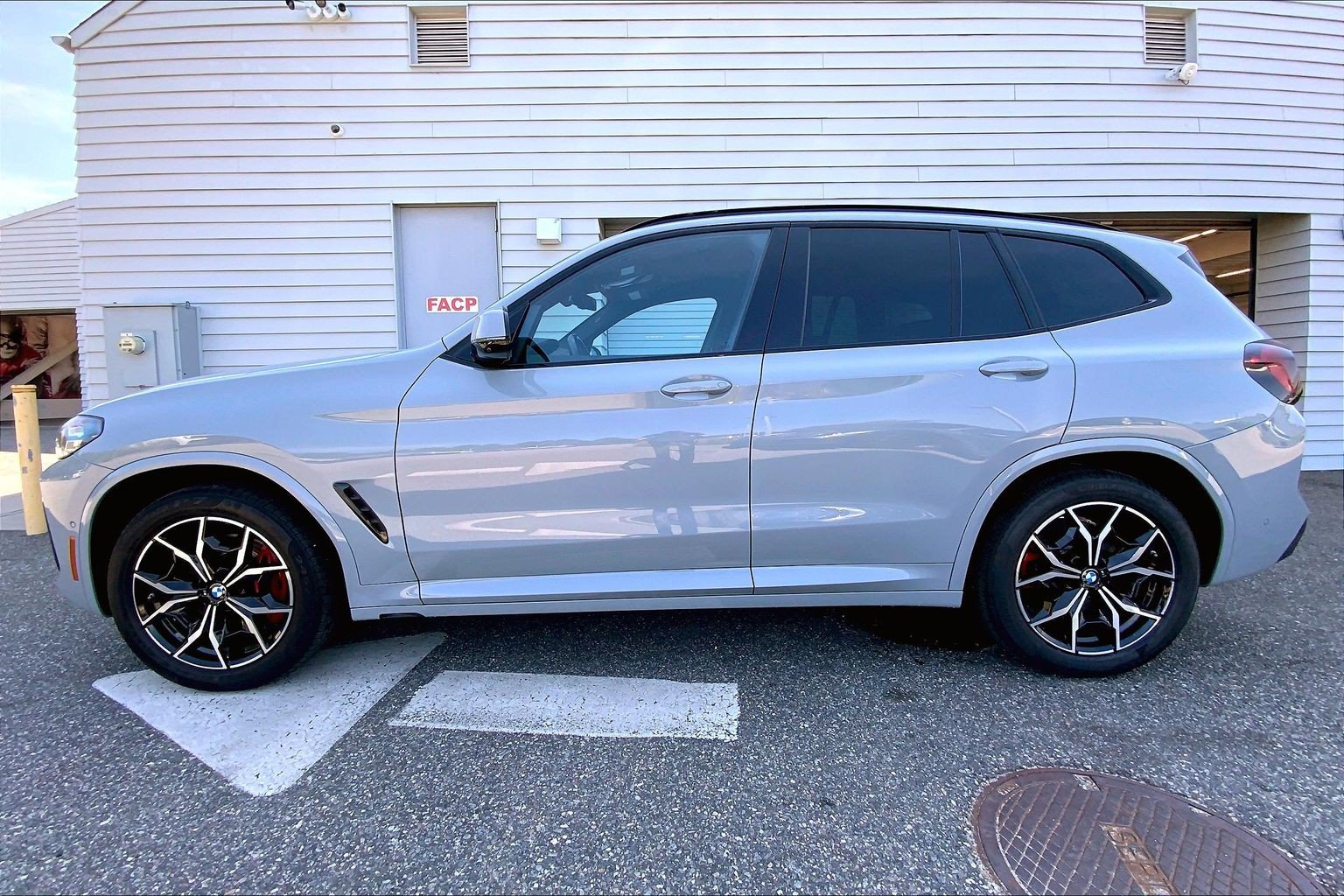 Used 2023 BMW X3 xDrive30i w/ M Sport Package AWD/4WD image 2