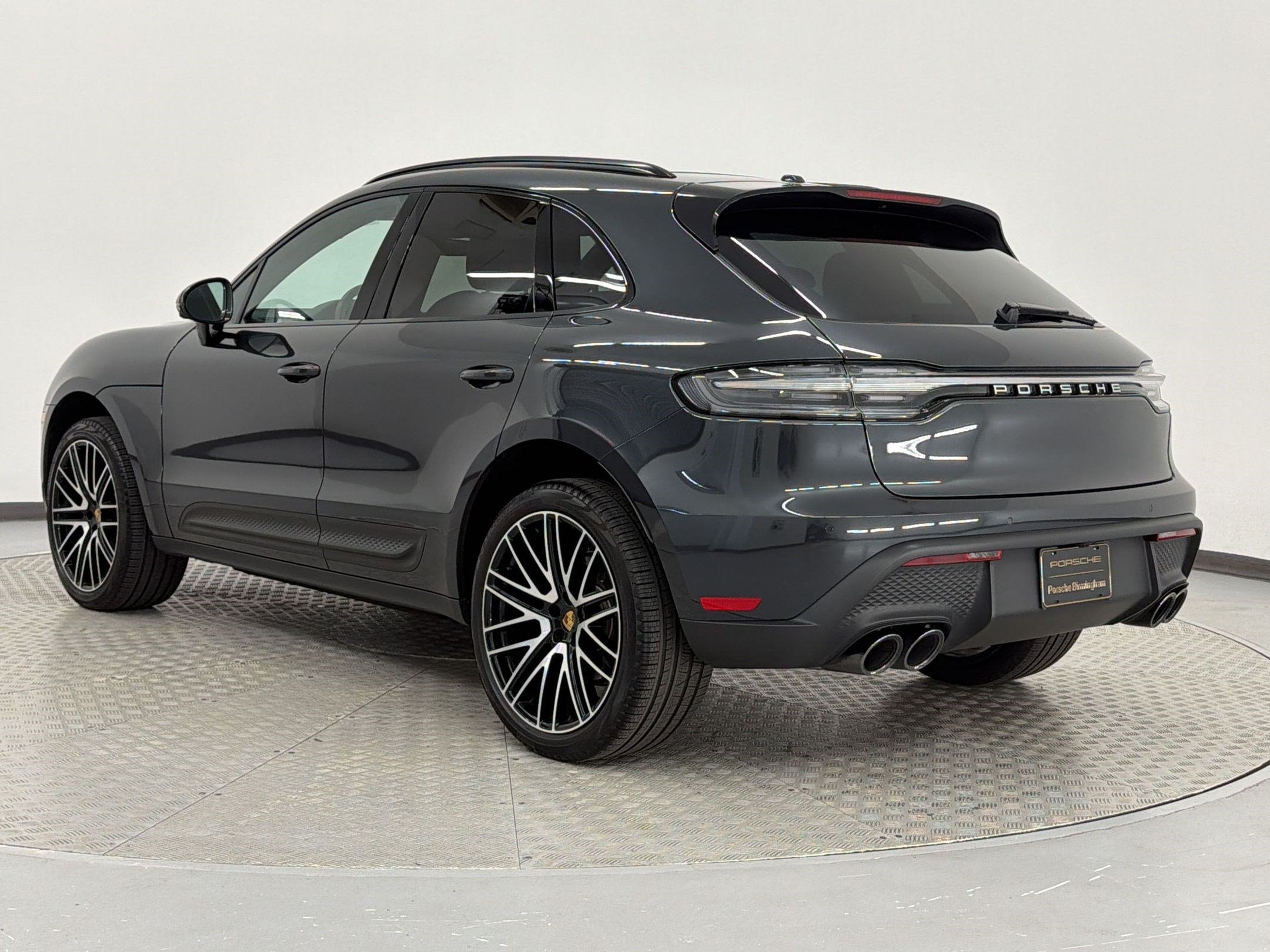 Used 2026 Porsche Macan AWD/4WD image 3