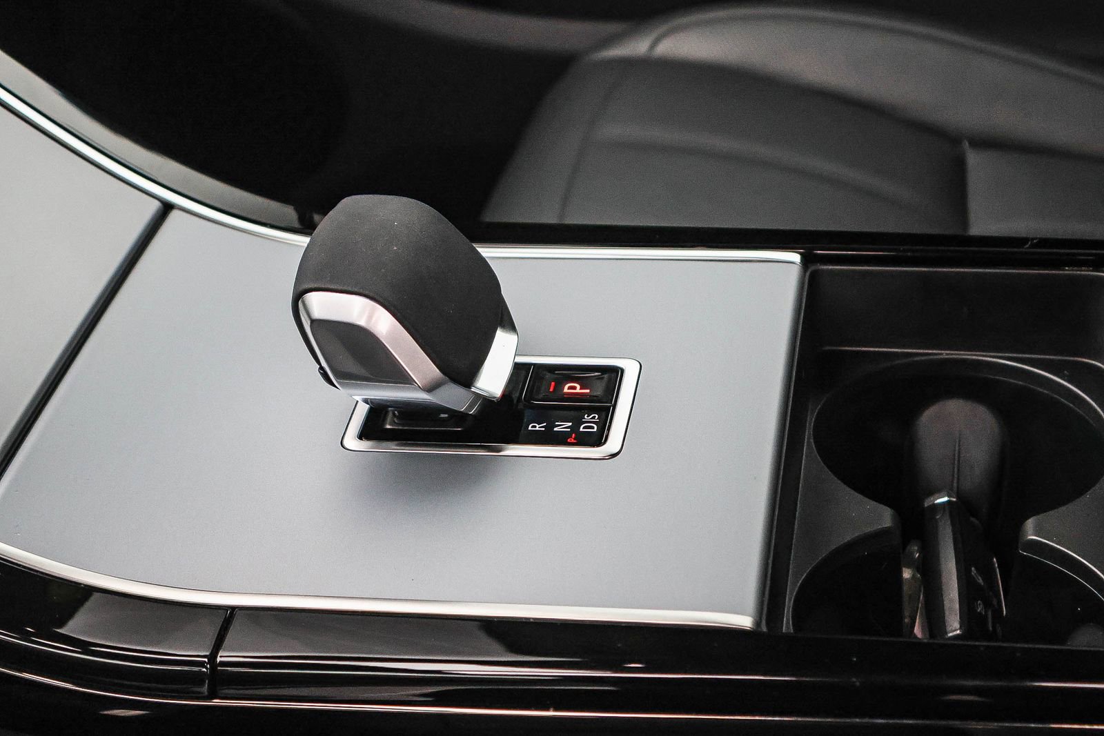 Used 2025 Land Rover Range Rover Evoque S image 29