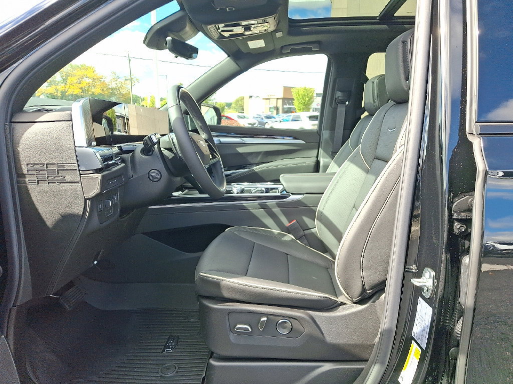 New 2027 Cadillac Escalade ESV Sport w/ LPO, Floor Liner Package AWD/4WD image 6