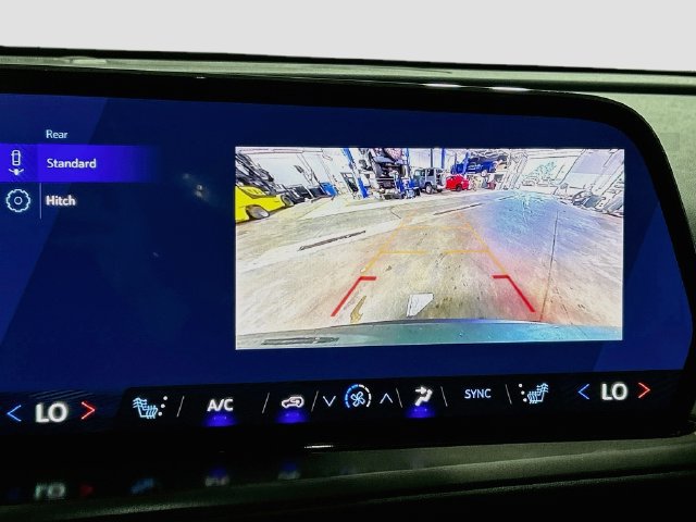 New 2027 Chevrolet Traverse LT w/ Sun and Wheel Package FWD image 16