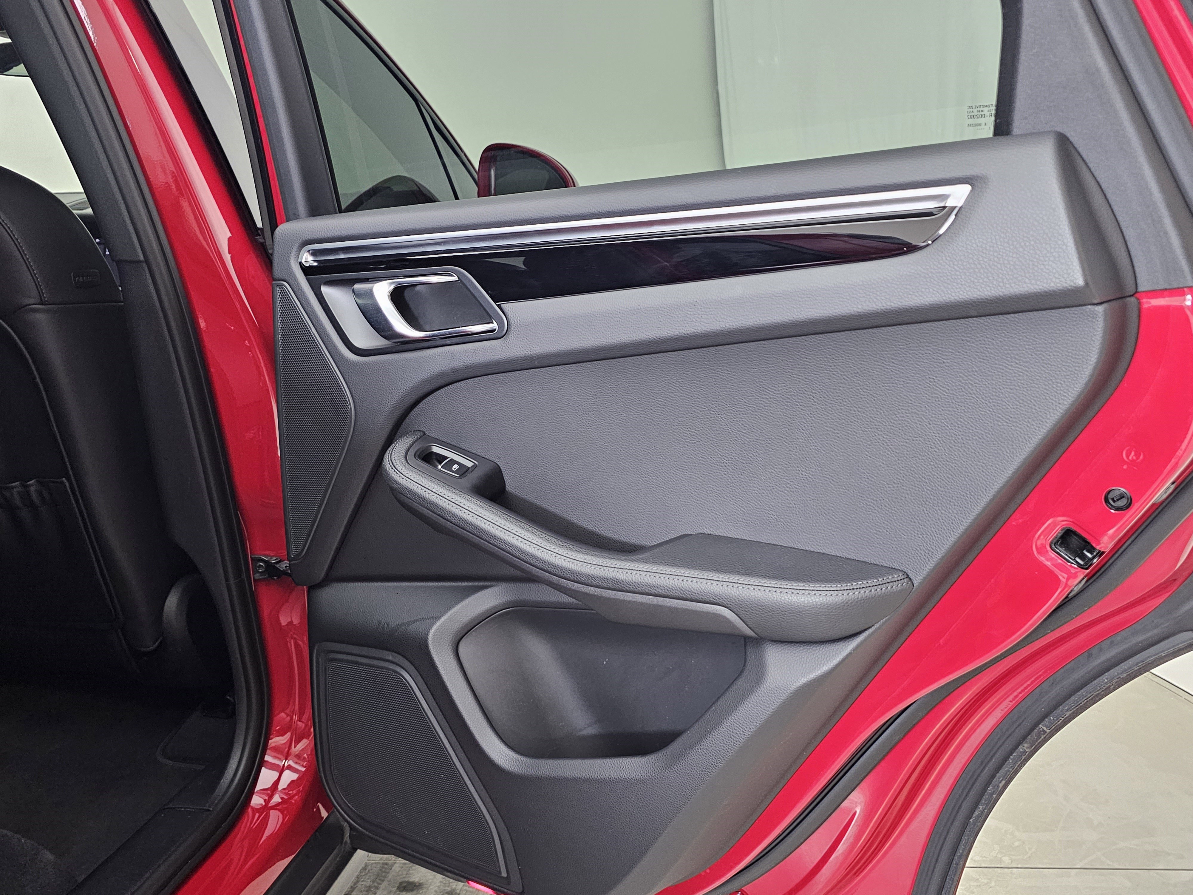 Used 2022 Porsche Macan image 26