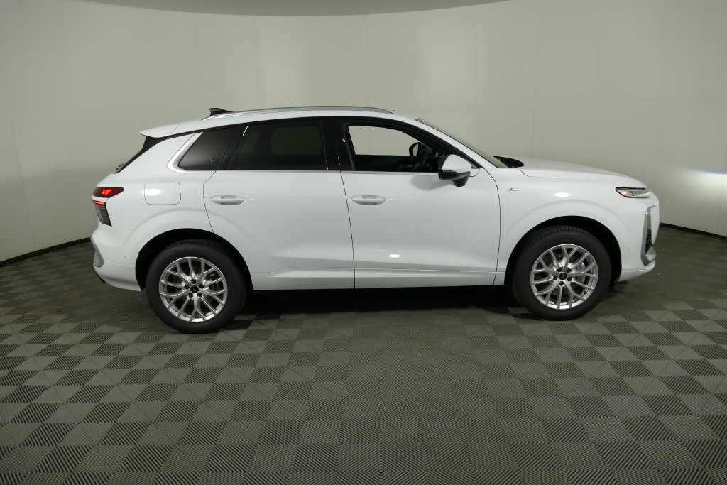 New 2026 Audi Q3 quattro 2.0T AWD/4WD image 2