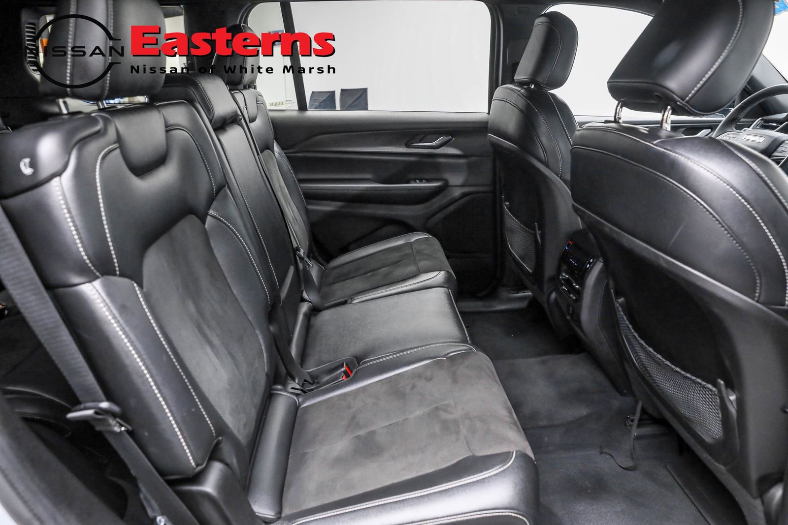 Used 2024 Jeep Grand Cherokee L Laredo image 28