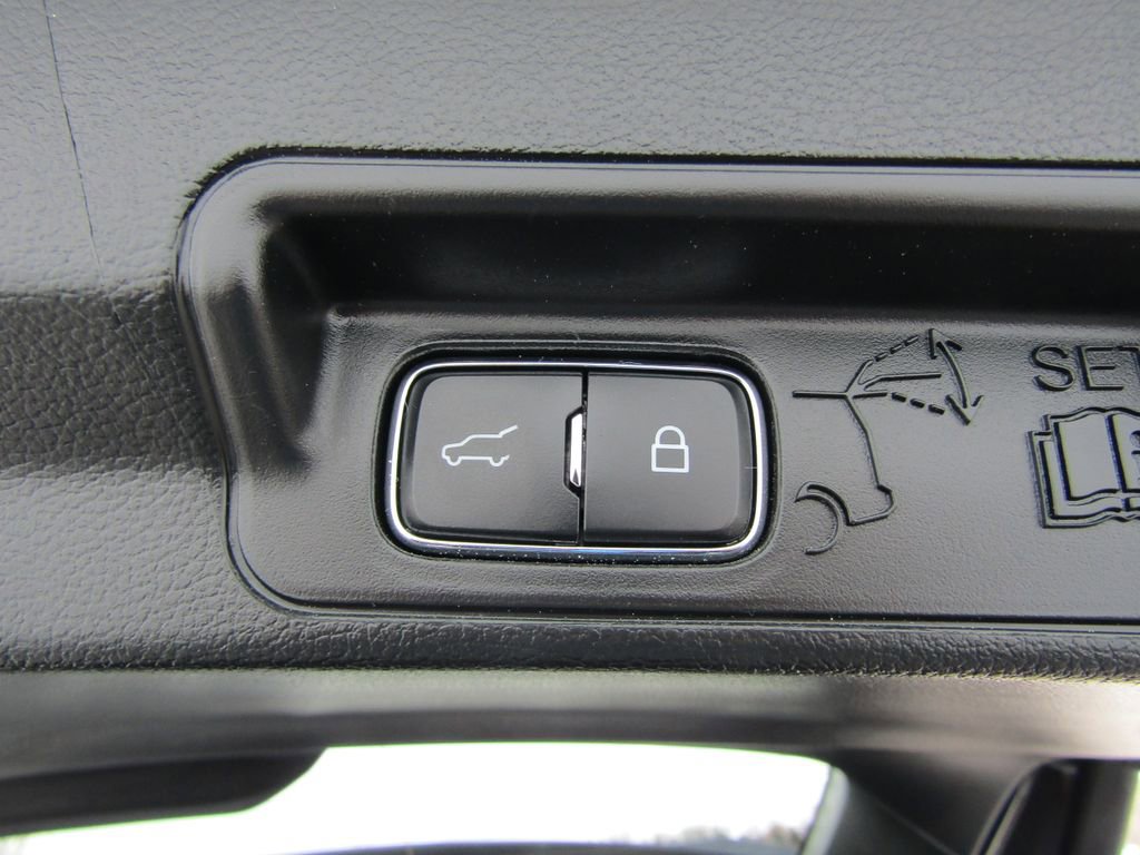 Used 2024 Ford Explorer XLT w/ Equipment Group 202A AWD/4WD image 7