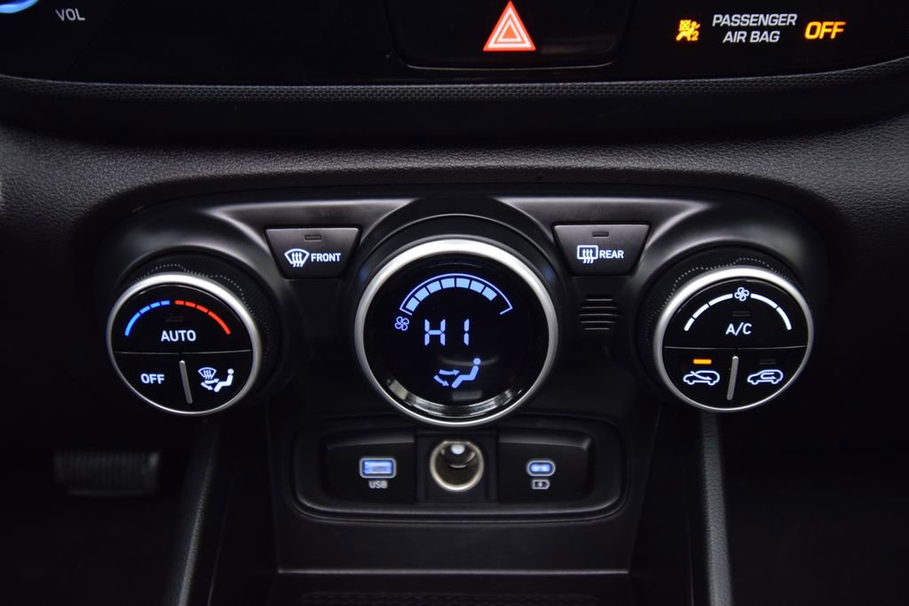 Used 2025 Hyundai Venue SEL image 34