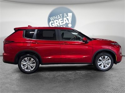 New 2026 Mitsubishi Outlander ES image 2