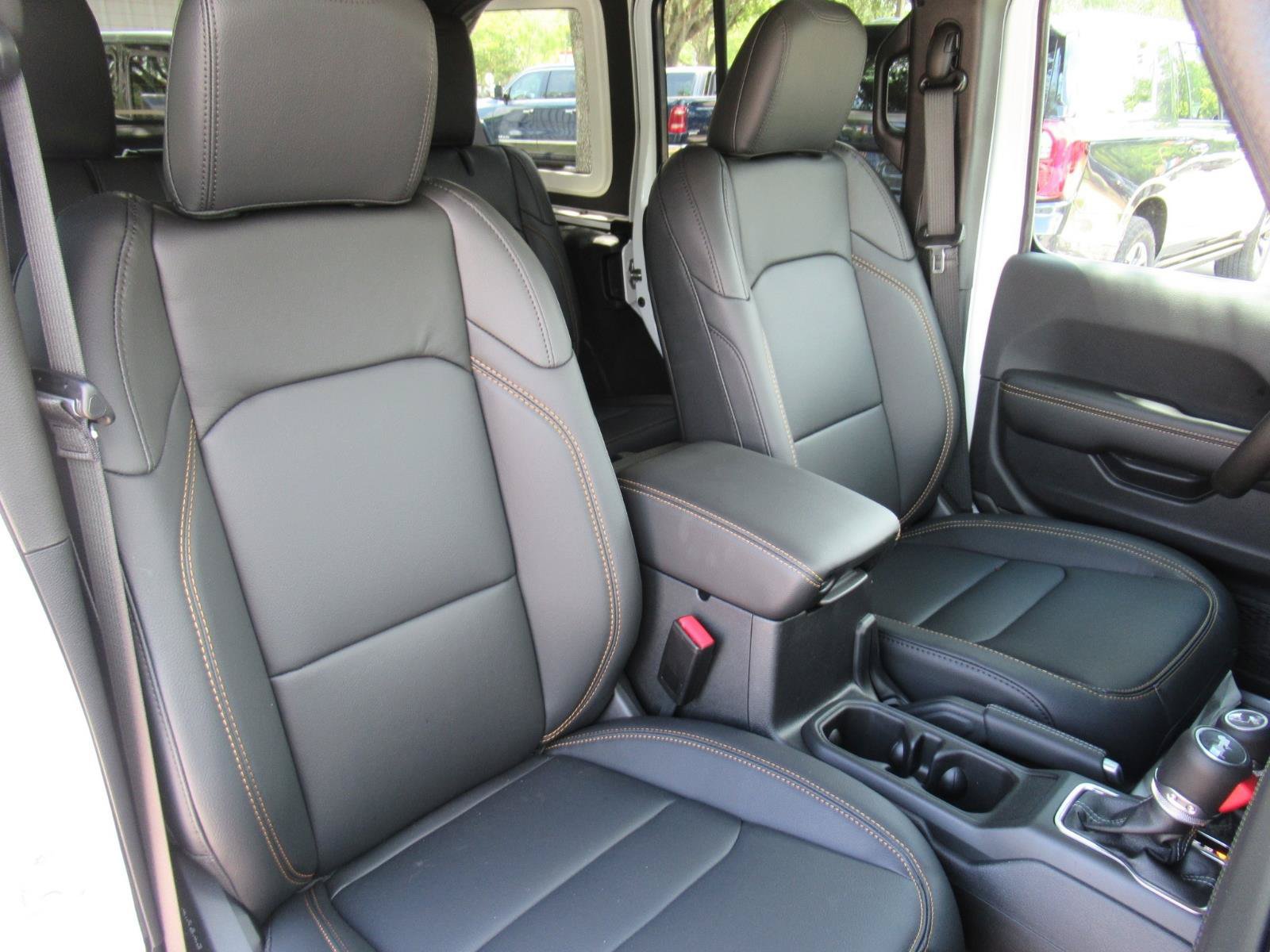 New 2026 Jeep Wrangler Unlimited Sahara AWD/4WD image 9