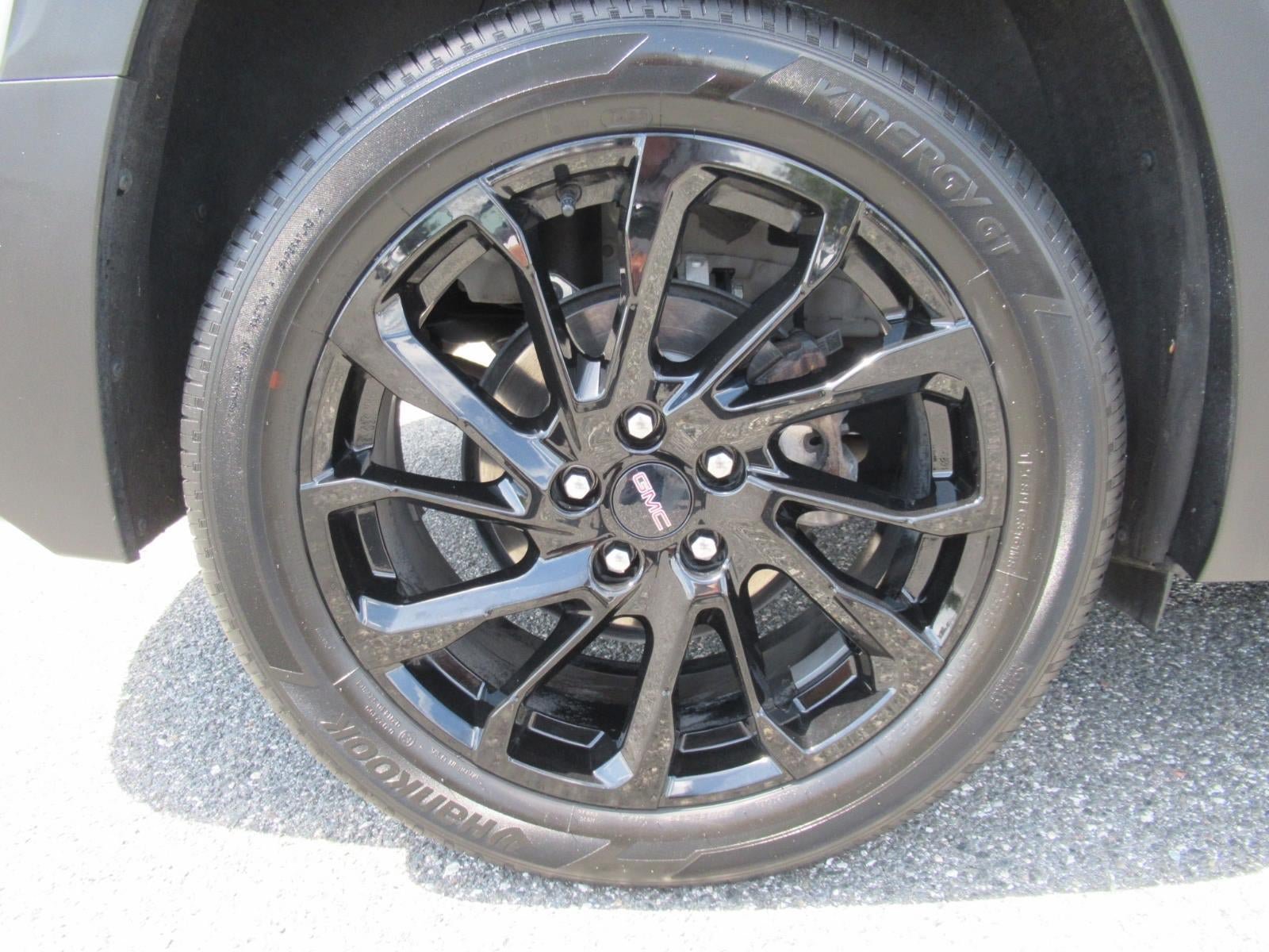 Used 2024 GMC Terrain SLT w/ Tech Package FWD image 8