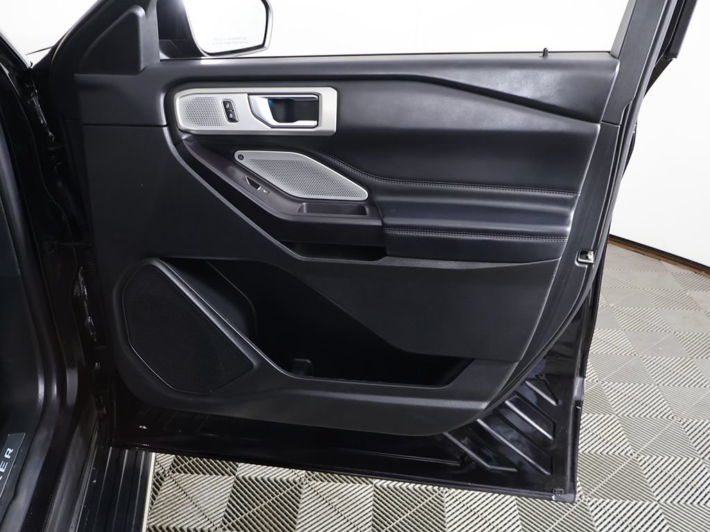 Used 2020 Ford Explorer Platinum w/ Premium Technology Package AWD/4WD image 30