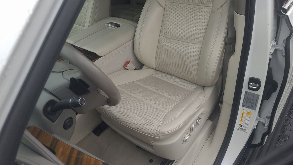 Used 2023 Cadillac Escalade ESV Premium Luxury Platinum w/ Heavy-Duty Trailer Package image 21