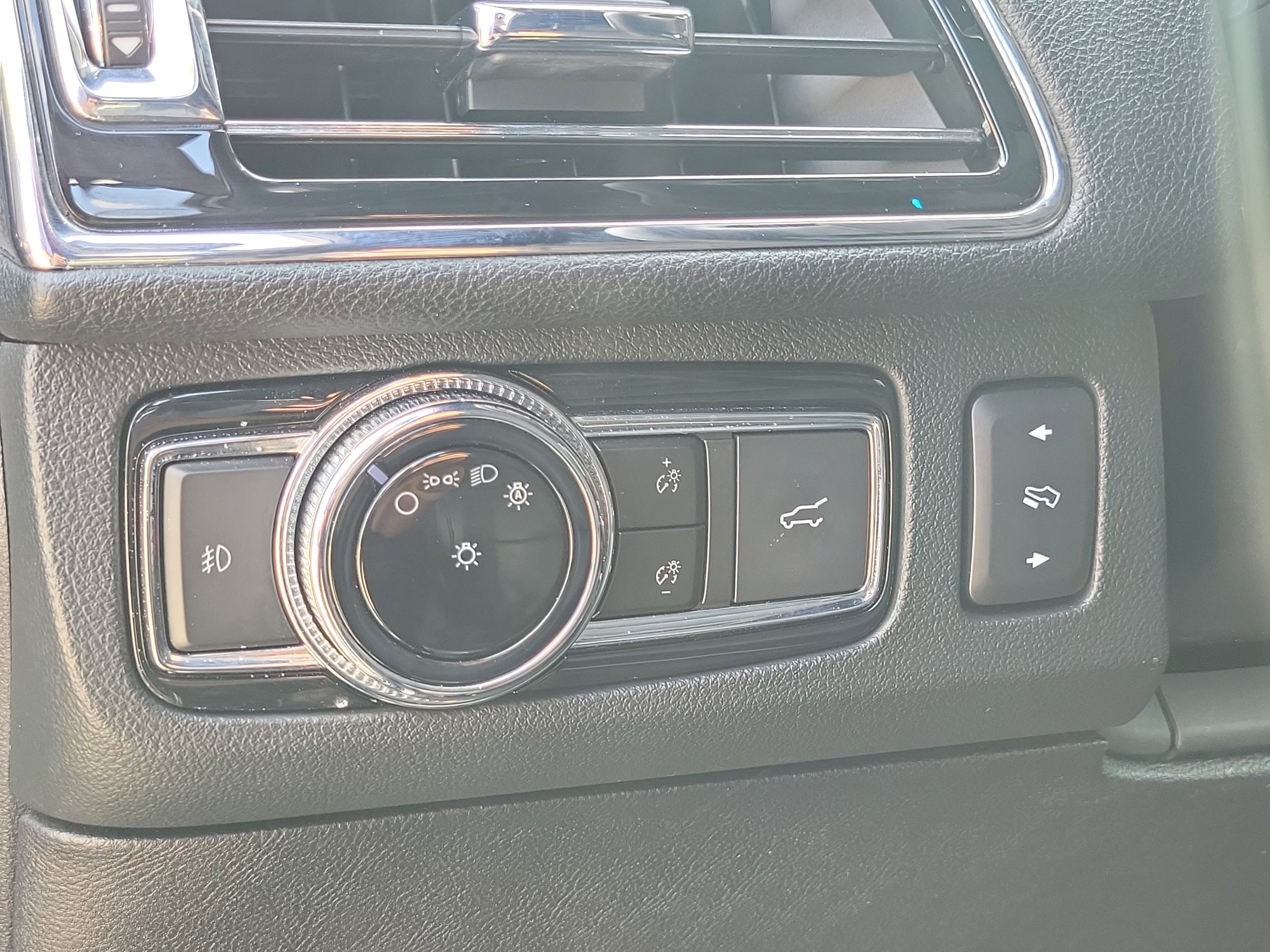 Used 2020 Lincoln Navigator Reserve w/ Equipment Group 208A Reserve image 24