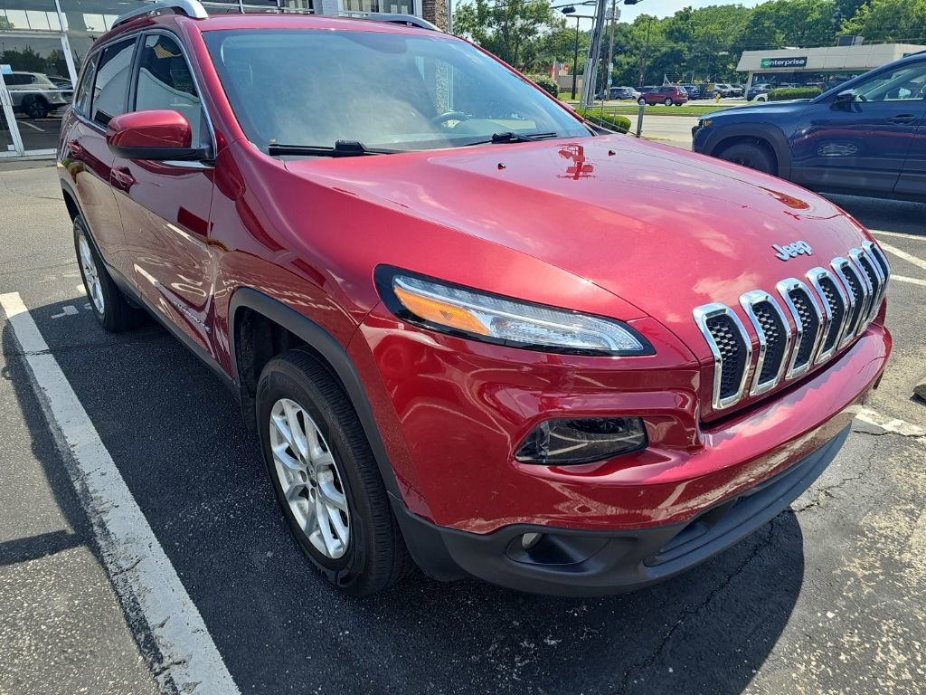 Used 2017 Jeep Cherokee Latitude w/ Cold Weather Group AWD/4WD image 3