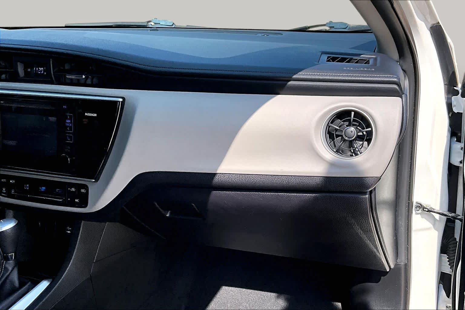 Used 2017 Toyota Corolla LE FWD image 18
