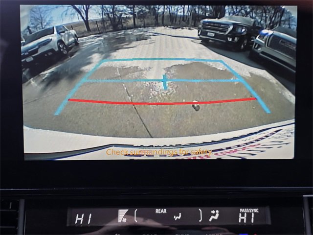 Used 2025 Toyota Sienna XLE image 14