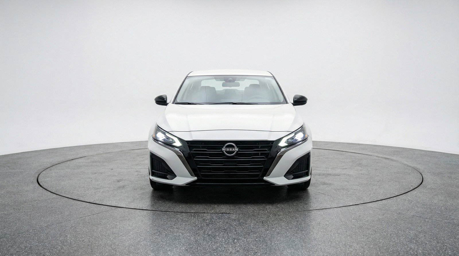 Used 2025 Nissan Altima 2.5 SV FWD image 2