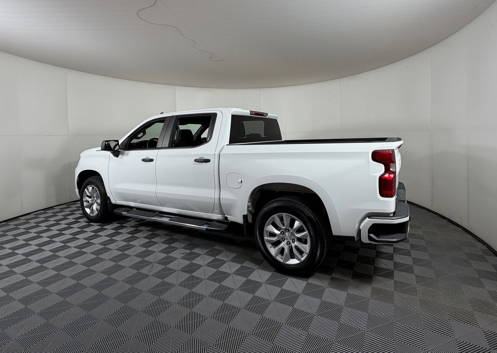 Used 2022 Chevrolet Silverado 1500 Custom image 3