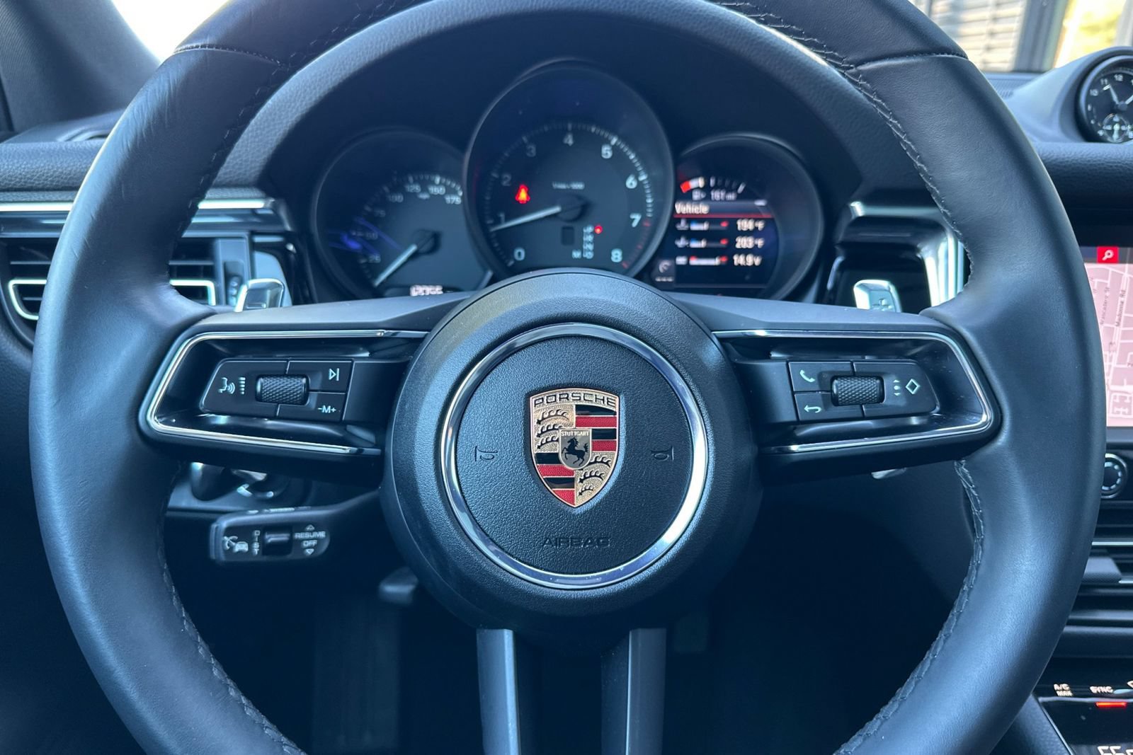 Used 2025 Porsche Macan AWD/4WD image 29