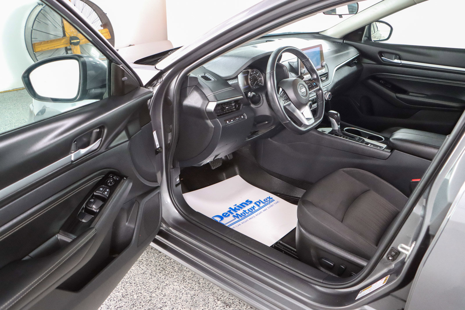 Used 2021 Nissan Altima 2.5 SV w/ SV Premium Package FWD image 3