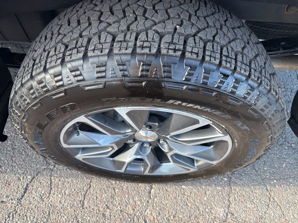 Used 2025 Chevrolet Silverado 1500 LT AWD/4WD image 13