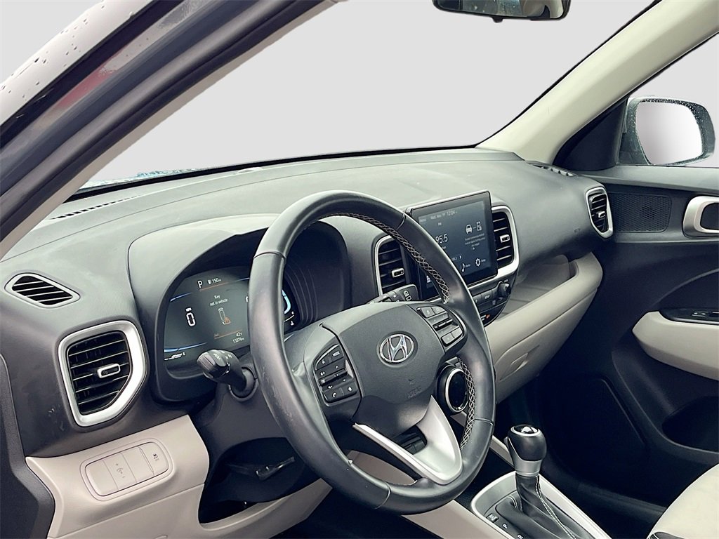 Used 2024 Hyundai Venue SEL image 9