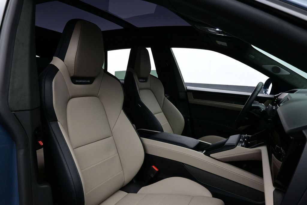 Used 2026 Porsche Cayenne Turbo AWD/4WD image 18