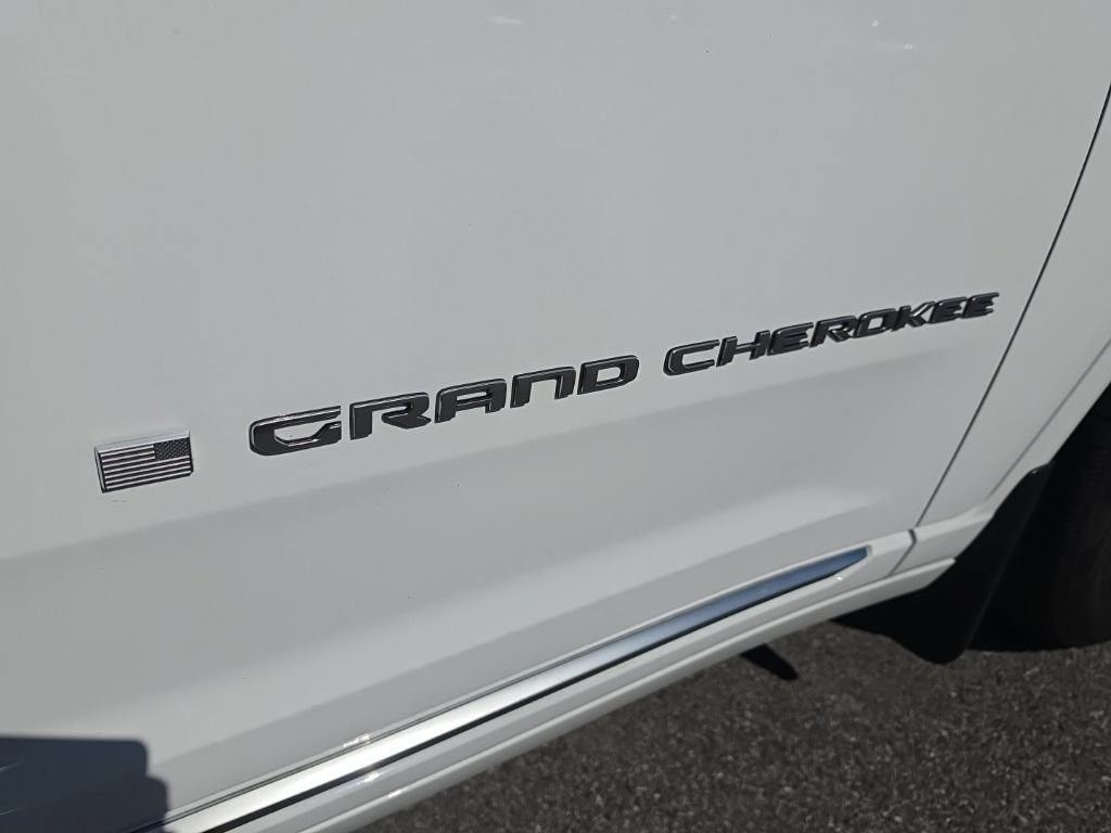 Used 2022 Jeep Grand Cherokee Summit w/ Adv Protech Group IV AWD/4WD image 43