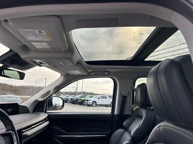 Used 2025 Lincoln Navigator Reserve AWD/4WD image 34