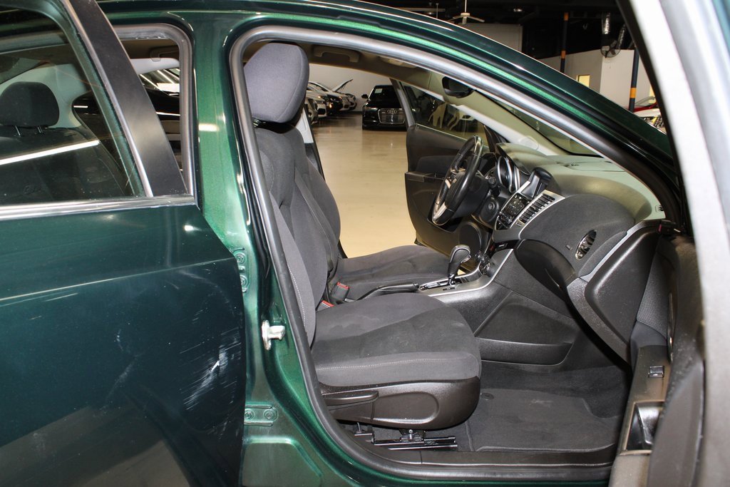 Used 2014 Chevrolet Cruze LT image 11
