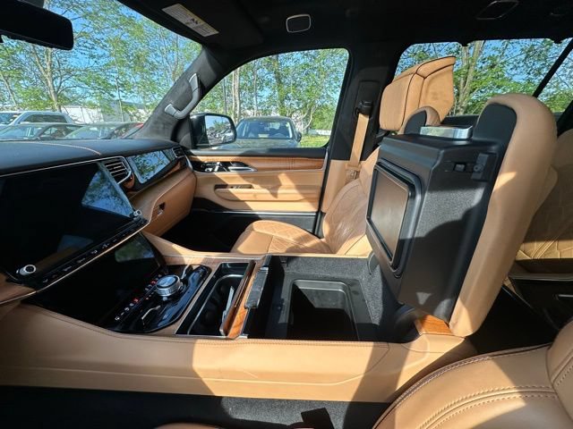 Used 2025 Jeep Grand Wagoneer L Series III w/ Rear Seat Video Group 1 AWD/4WD image 28