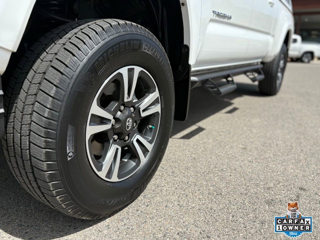 Used 2017 Toyota Tacoma TRD Sport image 12
