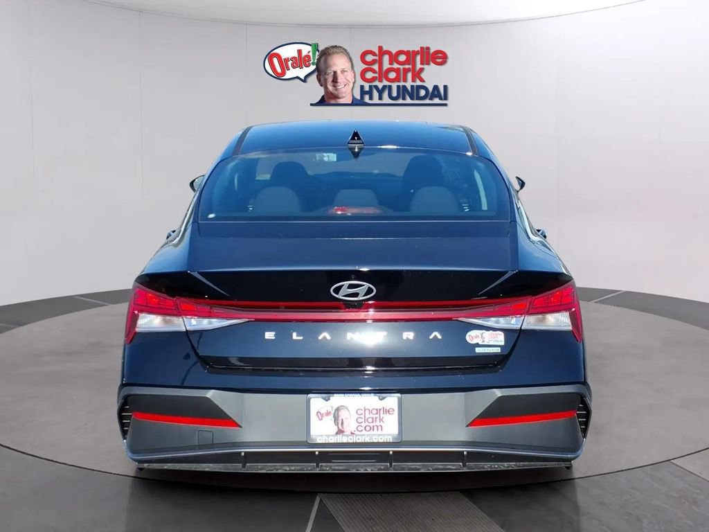 New 2026 Hyundai Elantra Blue image 4