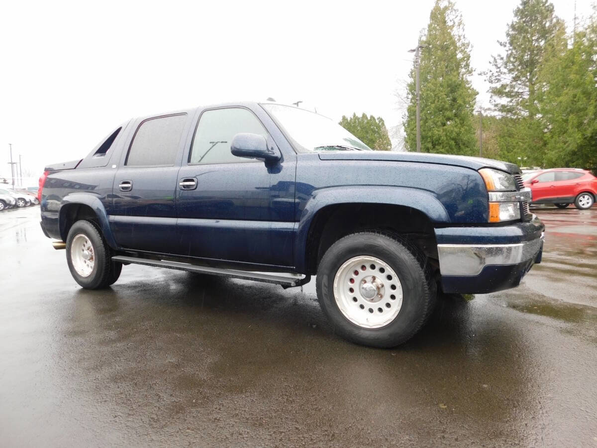 Used 2005 Chevrolet Avalanche Z71 w/ Sun And Sound Package image 1