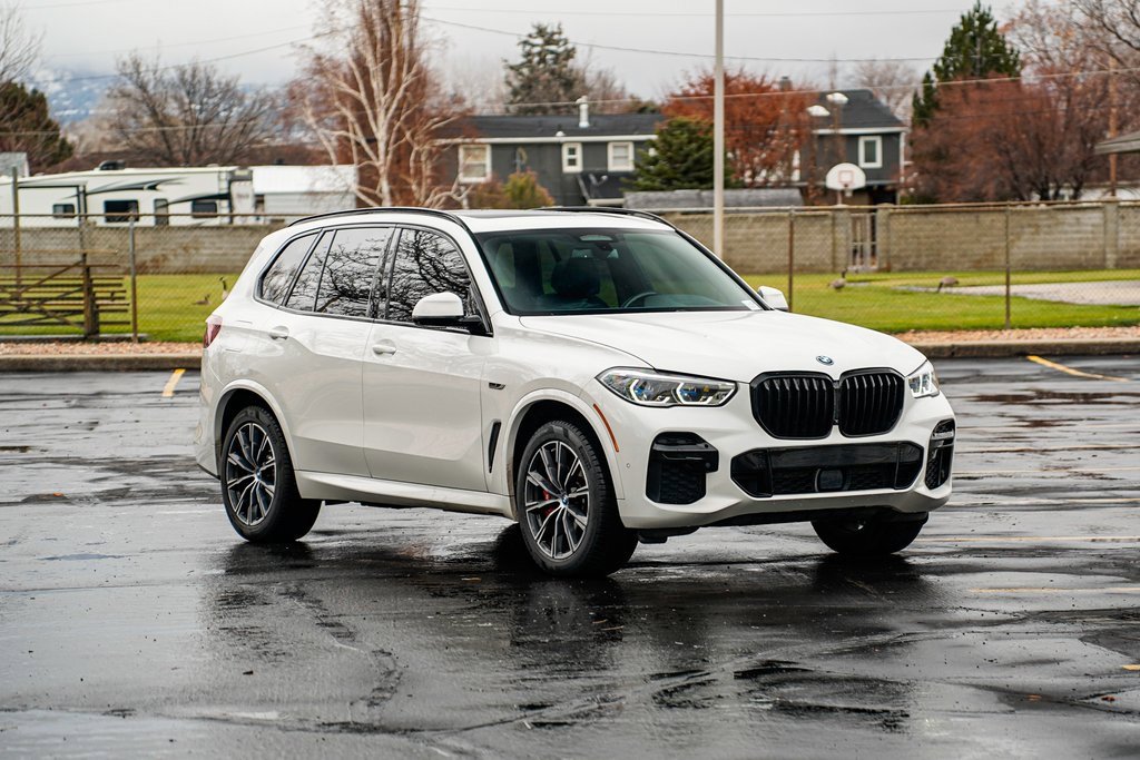Used 2022 BMW X5 xDrive45e w/ M Sport Package image 3
