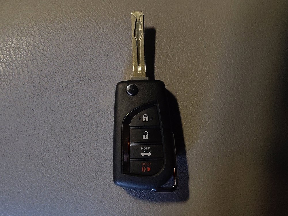 Used 2018 Toyota Camry LE image 32