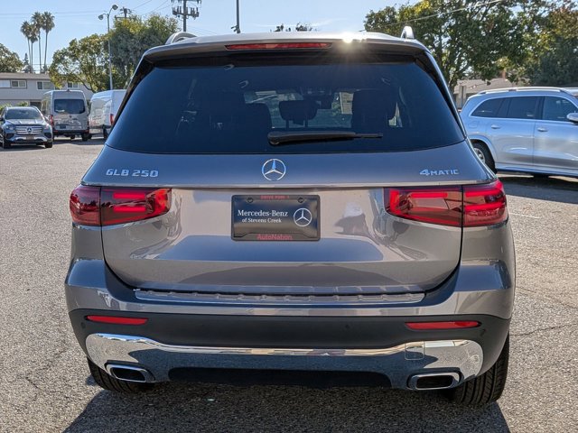 Used 2026 Mercedes-Benz GLB 250 4MATIC image 7