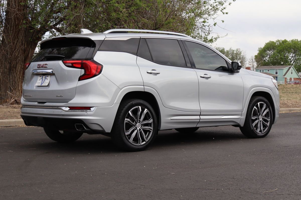 Used 2020 GMC Terrain Denali w/ Denali Premium Package AWD/4WD image 5