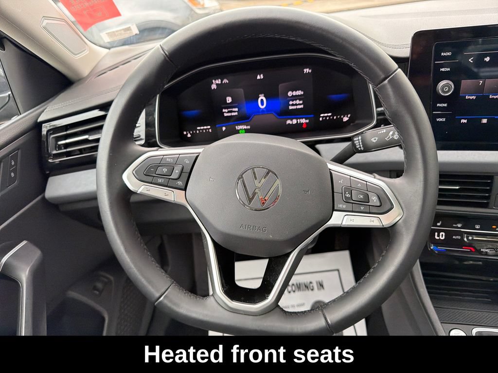 Used 2025 Volkswagen Jetta SE w/ Sunroof Package FWD image 18