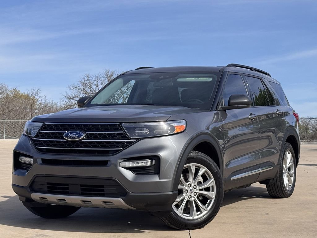 Used 2023 Ford Explorer XLT w/ Equipment Group 202A image 2